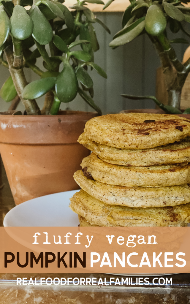 fluffy vegan pumpkin pancakes